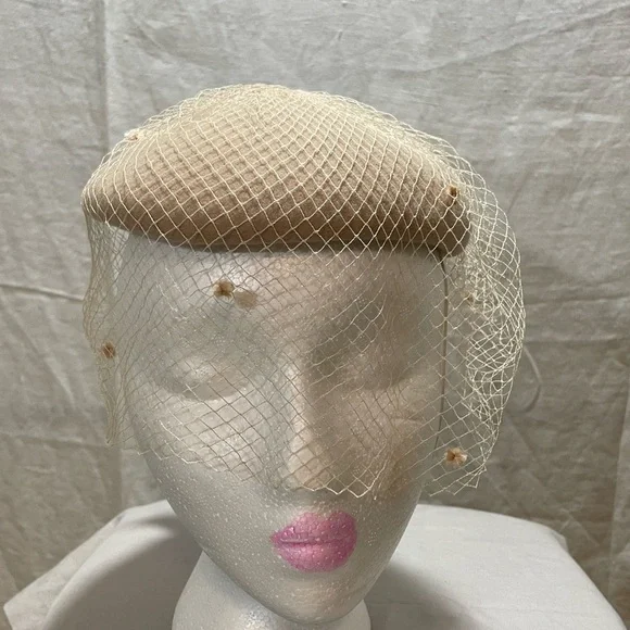 Beret style Fascinator hat. Vintage. Rare.Doeskin felt/100%wool. 50’s style - Picture 1 of 7